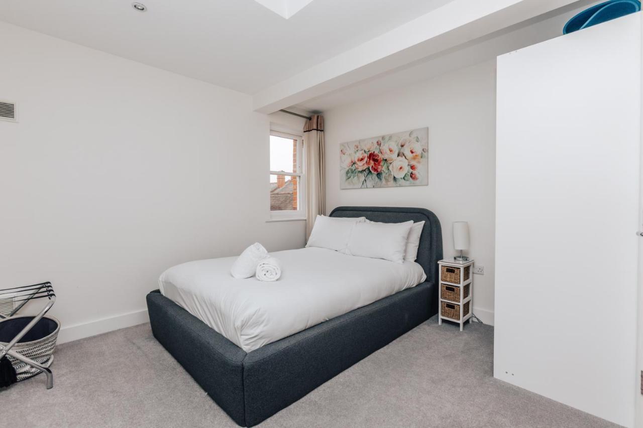 Central Modern Flat For 4-6 & Dedicated Parking Henley-on-Thames Exterior photo